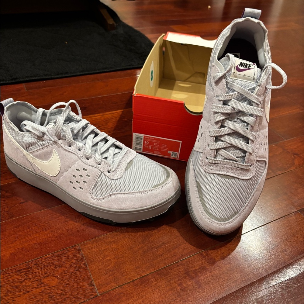Nike Men's Light Gray Sneakers